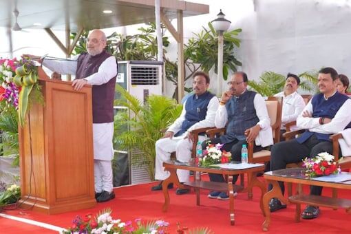 Uddhav Thackeray Ko Zameen Dikhani Hai: Amit Shah Sounds BMC Poll Bugle at BJP Meet in Mumbai Uddhav Thackeray Ko Zameen Dikhani Hai: Amit Shah Sounds BMC Poll Bugle at BJP Meet in Mumbai